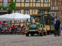 The railway in front of the famous Vincent cheesecake bakery